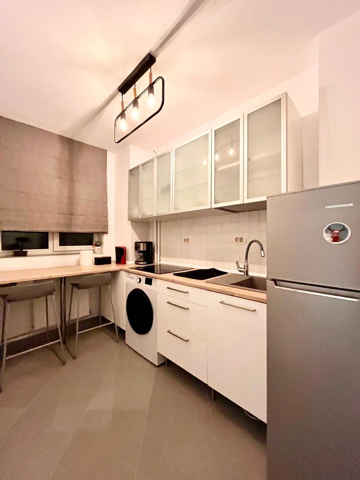 Cozy Apartment With Balcony Бухарест Екстер'єр фото